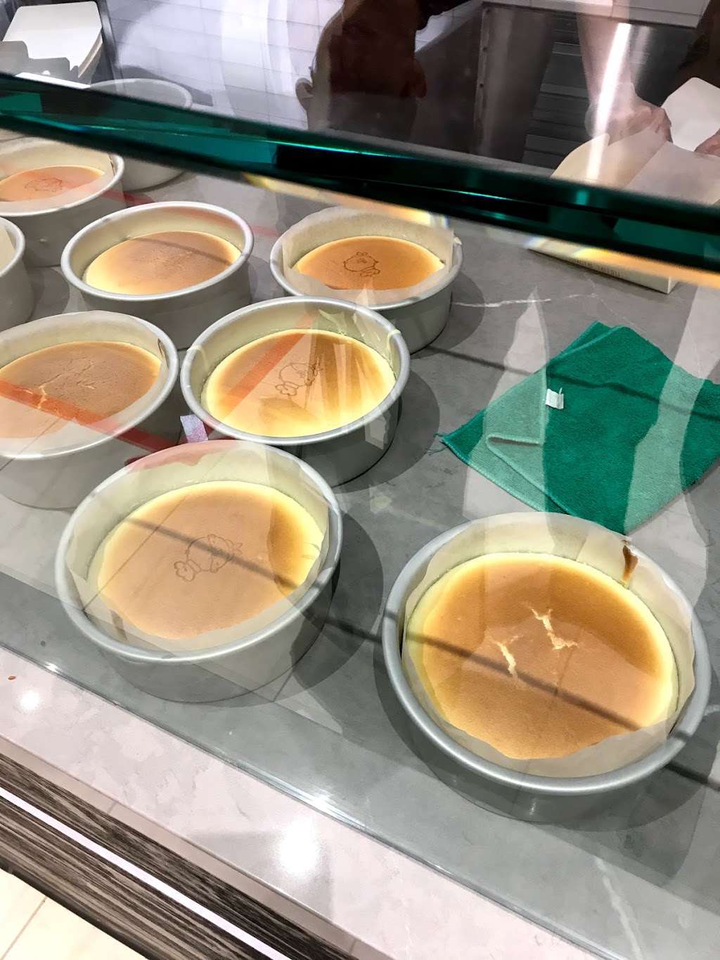 Uncle Tetsu Japanese Cheesecake | 72 Hillsdale Mall, San Mateo, CA 94403, USA | Phone: (650) 437-0399