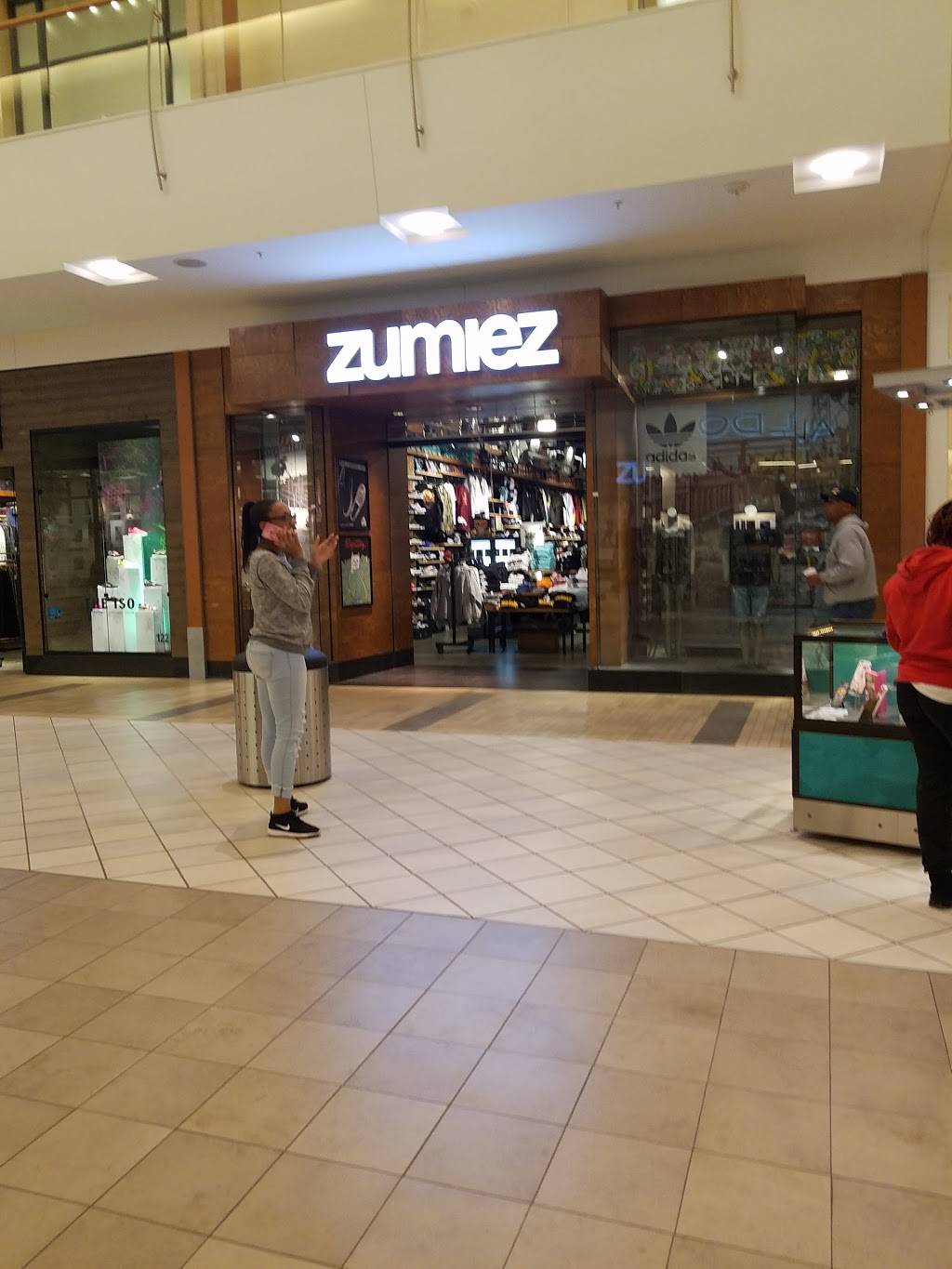 Zumiez | 6801 Northlake Mall Dr Suite 122A, Charlotte, NC 28216, USA | Phone: (704) 596-5866