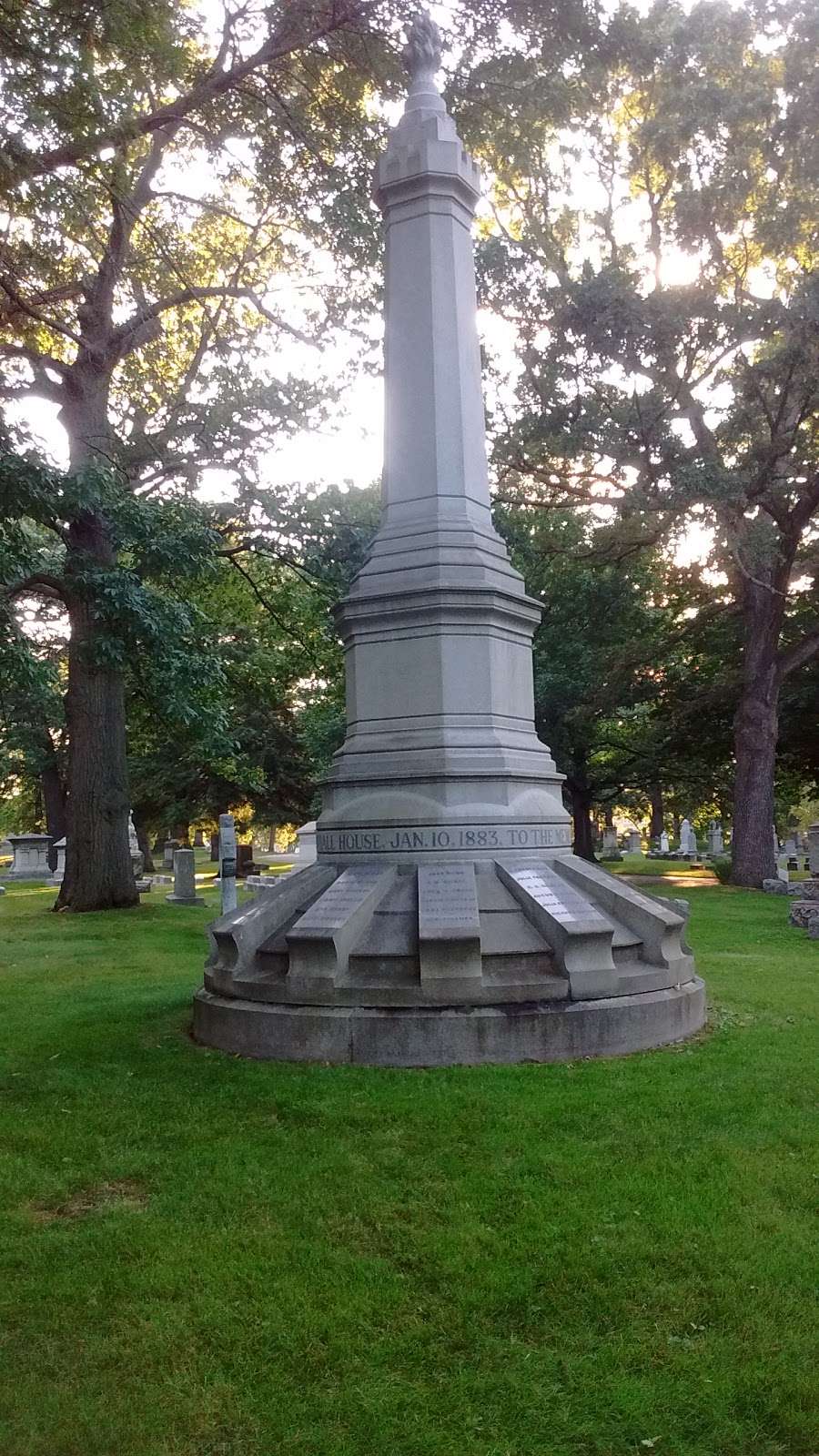 Forest Home Cemetery | 2405 W Forest Home Ave, Milwaukee, WI 53215, USA | Phone: (414) 645-2632