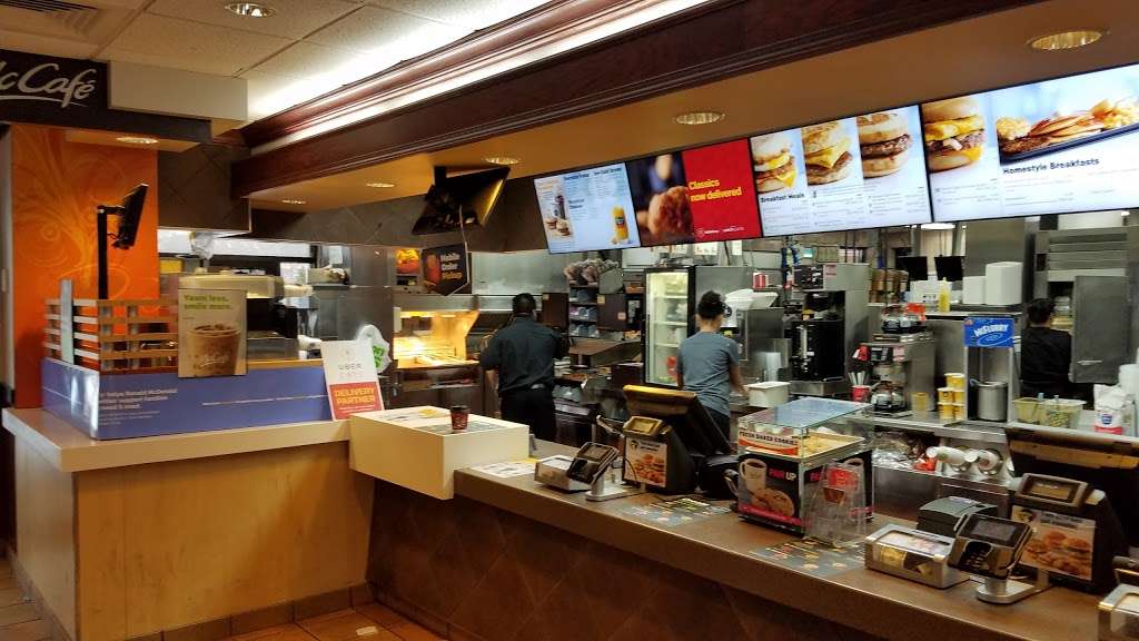 McDonalds | 18695 W Bluemound Rd, Brookfield, WI 53045, USA | Phone: (262) 797-9977