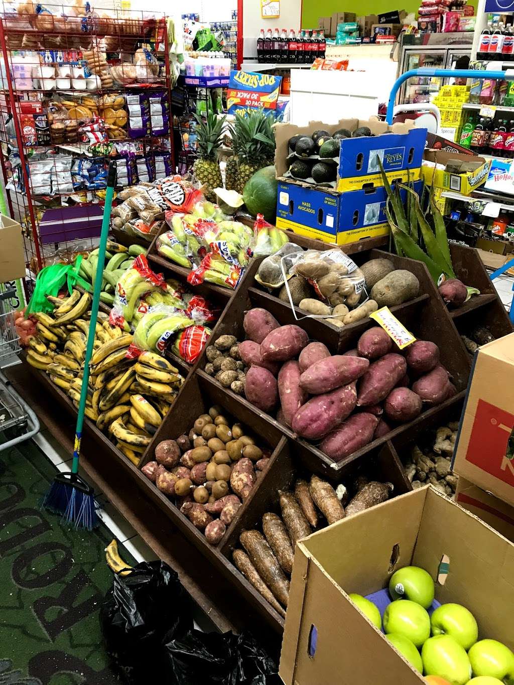 Campo Bello Mini Market | 568 Richmond Rd, Staten Island, NY 10304, USA | Phone: (718) 448-7818