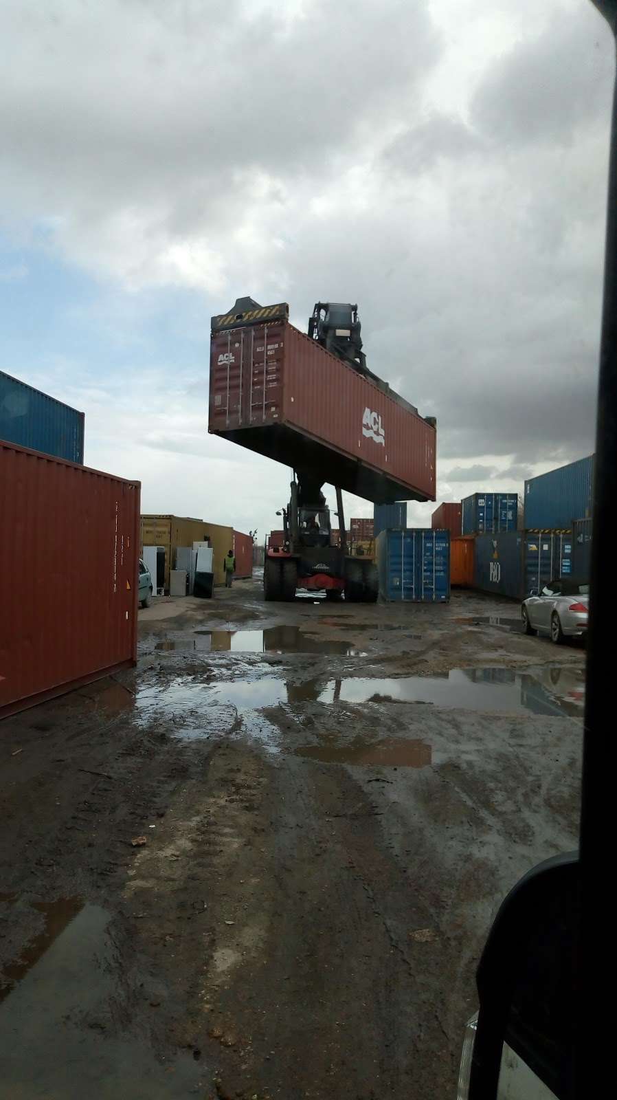 Sams Yard/Positive Shipping Ltd | Denver Industrial Estate, Ferry Ln, Rainham RM13 9DD, UK | Phone: 01708 556586