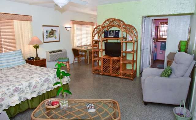 The Desoto Oceanview Inn | 315 Desoto St, Hollywood, FL 33019 | Phone: (954) 923-7210