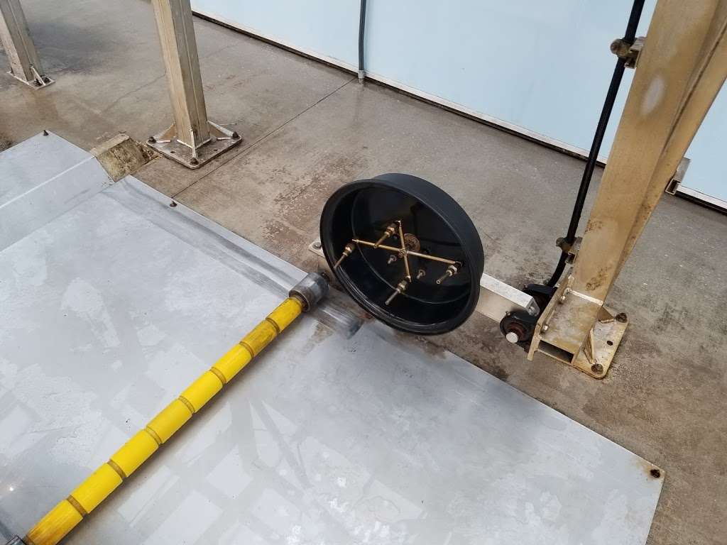 BrightWave Express Car Wash in 1550 Pulaski Hwy, Edgewood, MD 21040, USA