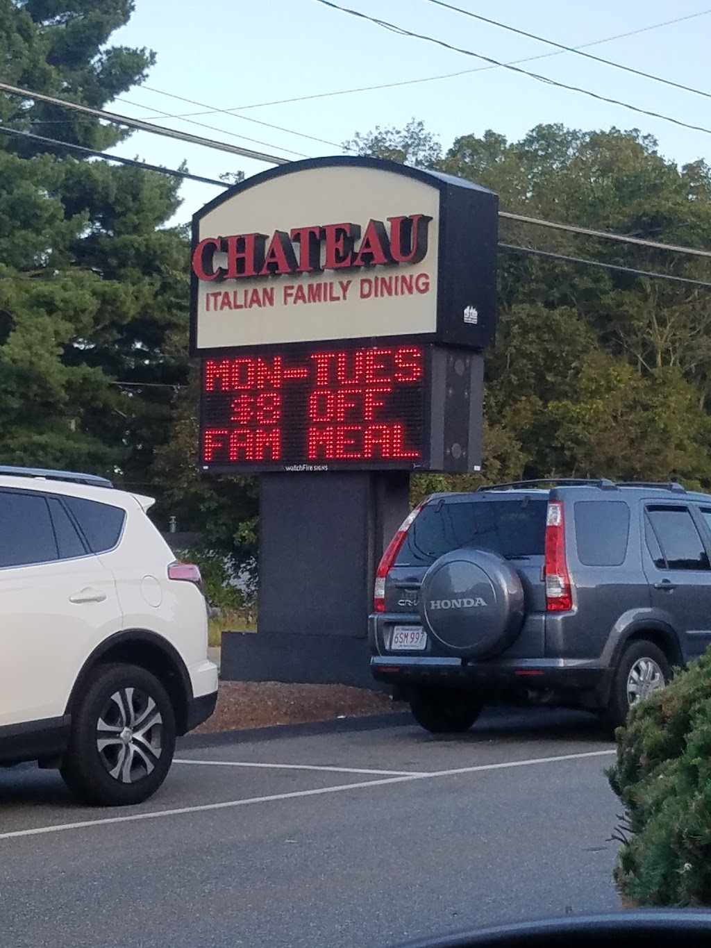 The Chateau Restaurant Stoughton | 1165 Park St, Stoughton, MA 02072, USA | Phone: (781) 341-2503