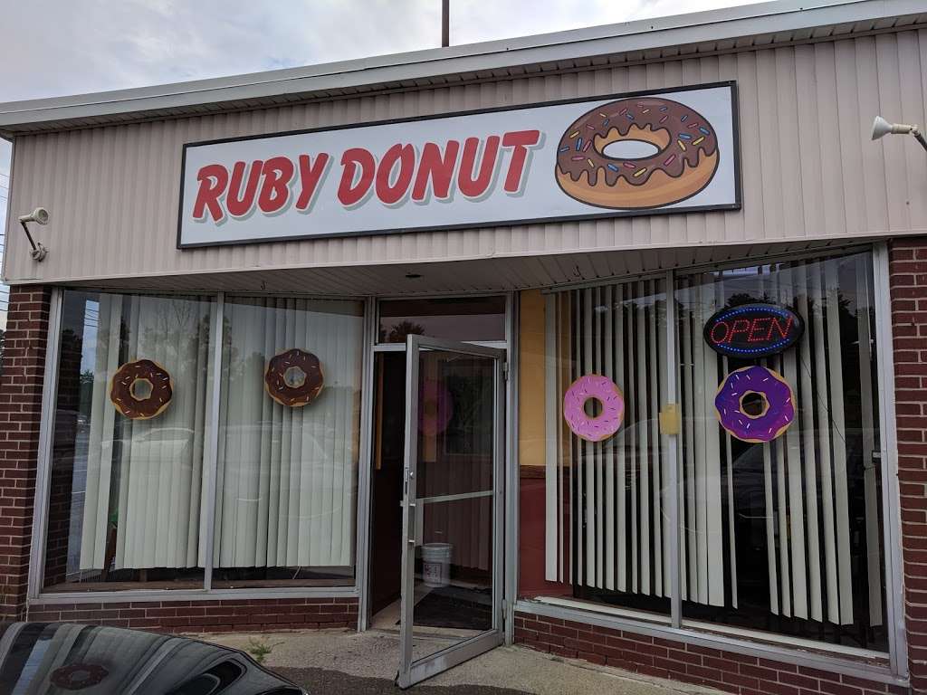 Ruby donut shop | 210 W Main St, Ayer, MA 01432 | Phone: (978) 487-7986