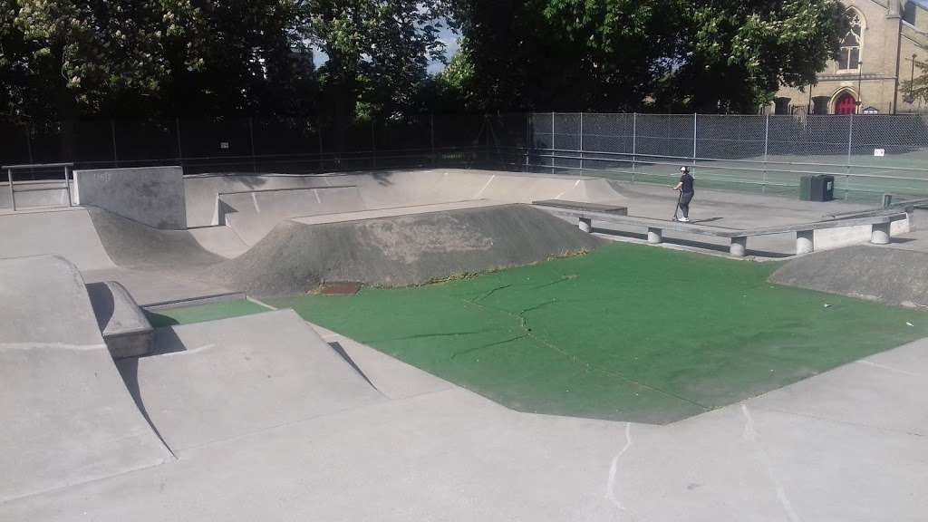 Kingsfield Concrete Skatepark | Church Grove, Hampton Wick, Kingston upon Thames KT1 4ET, UK | Phone: 020 8943 1971