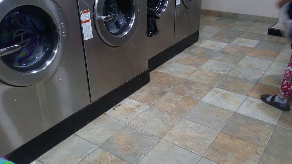 Cleveland Market Laundromat | 1025 FM 2025, Cleveland, TX 77328, USA | Phone: (281) 432-0500