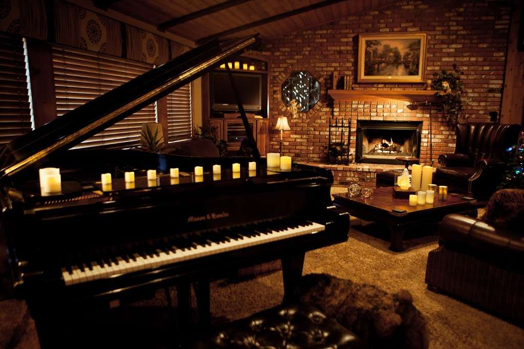 Pianist for Christmas | 5531 Fulton Ave, Sherman Oaks, CA 91401, USA | Phone: (818) 857-6329