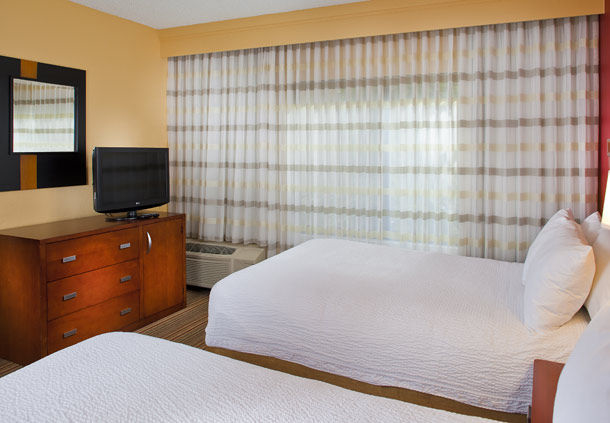 Courtyard by Marriott Orlando Airport | 7155 N Frontage Rd, Orlando, FL 32812, USA | Phone: (407) 240-7200