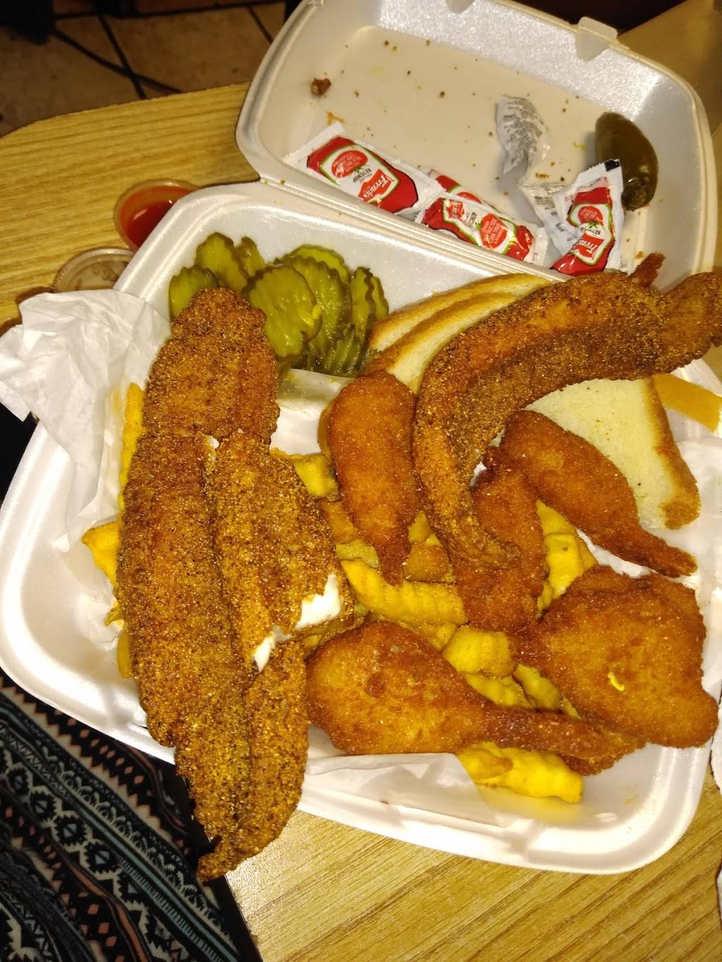 Ronnies Catfish & More | 4158 E Rosedale St, Fort Worth, TX 76105, USA | Phone: (817) 534-6038