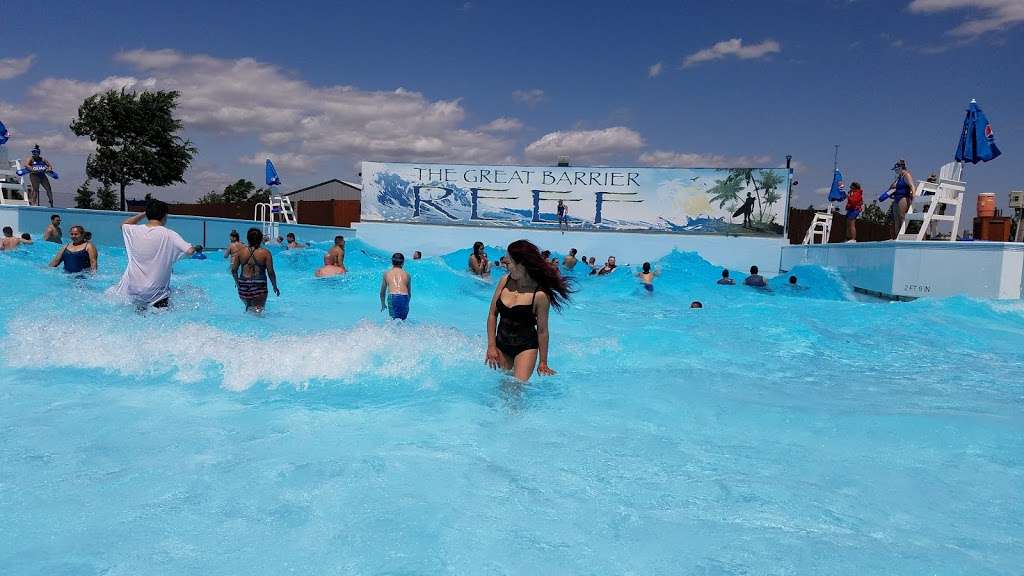 Raging Waves Waterpark | 4000 N Bridge St, Yorkville, IL 60560, USA | Phone: (630) 882-6575