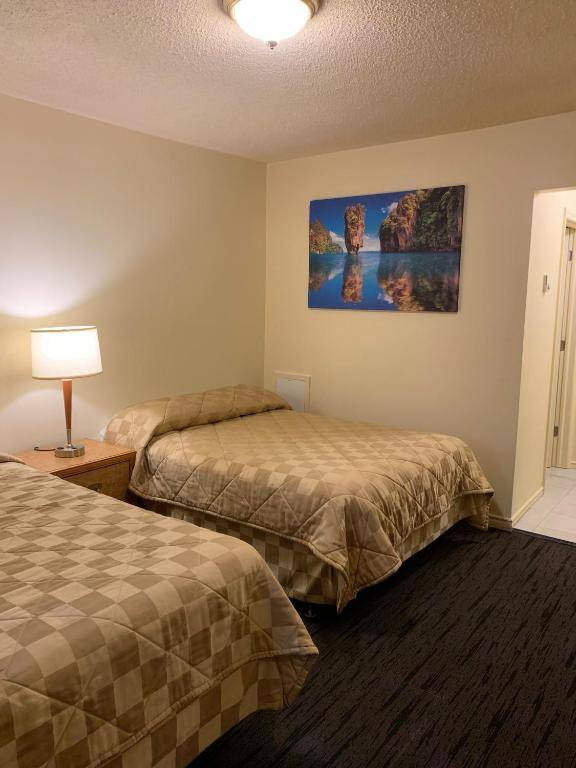 Travellers Choice Motel - Windsor | deliON, 3665 Sandwich St, Windsor, ON N9C 1B8, Canada | Phone: (519) 258-0681