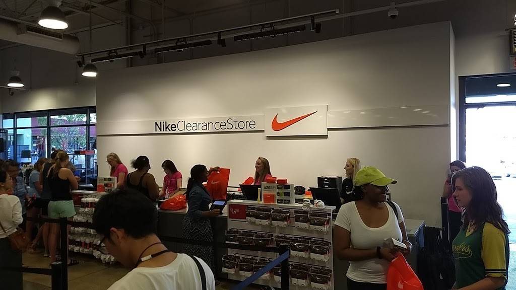 Nike Clearance Store | 575 W Linmar Ln Suite A10, Johnson Creek, WI 53038, USA | Phone: (920) 699-4950
