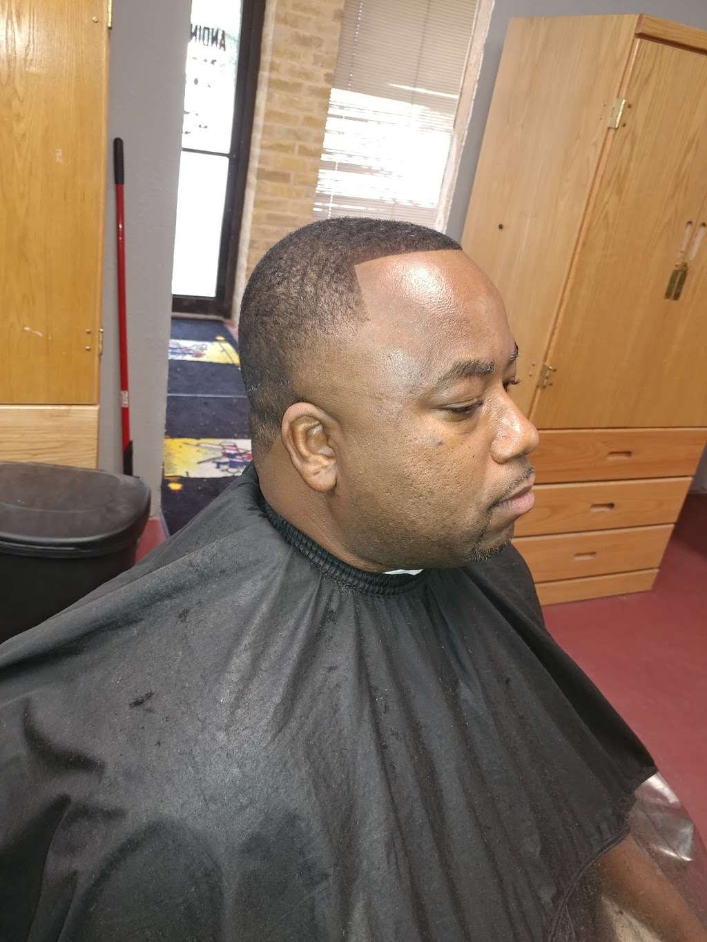 Anointed Cuts Barber And Beauty | 8022 Cross Creek, San Antonio, TX 78218, USA | Phone: (210) 722-0875