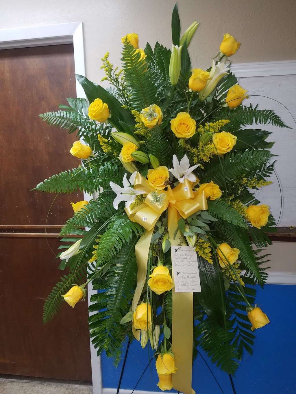 Almas Designs Florist and More | 2718 N Main St Suite A, Liberty, TX 77575, USA | Phone: (936) 641-9056