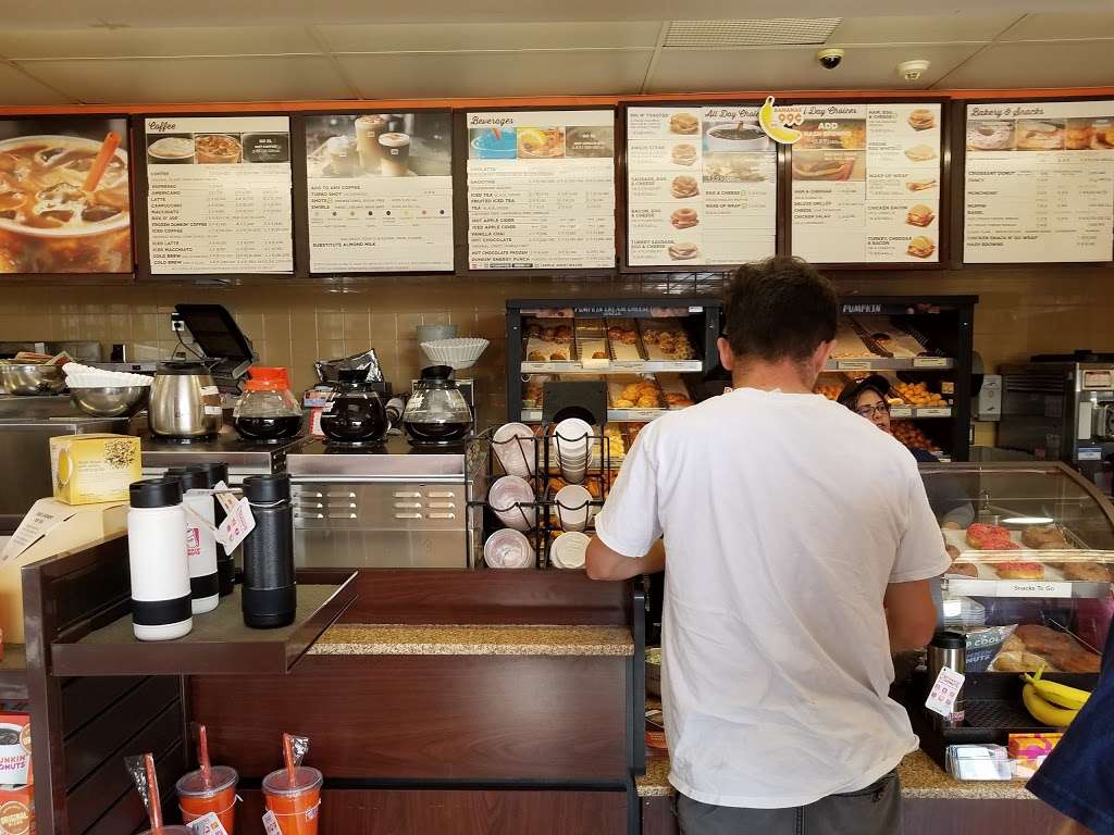 Dunkin Donuts | 388 E Squantum St, North Quincy, MA 02171 | Phone: (617) 786-9813