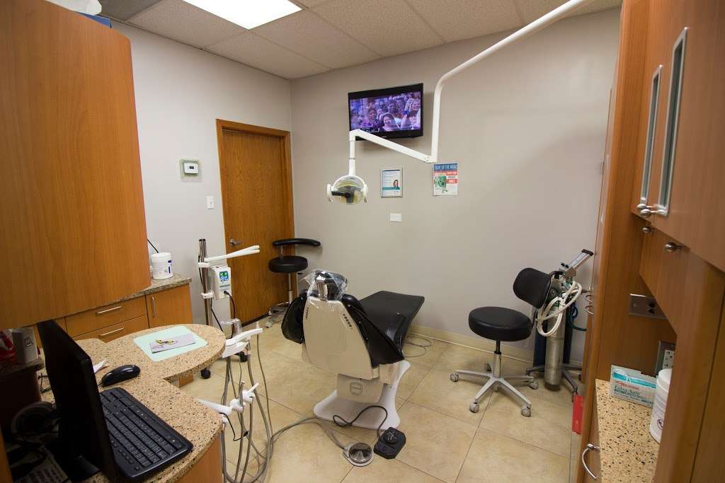 Advanced Family Dental & Orthodontics | 410 N Weber Rd, Romeoville, IL 60446, USA | Phone: (815) 293-2000