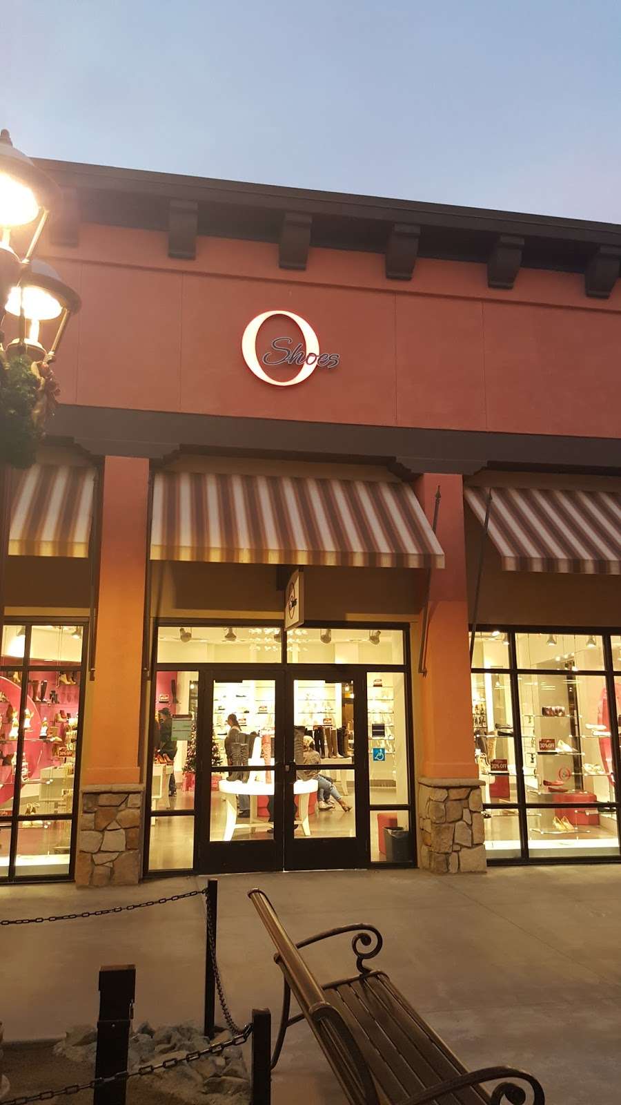 O Shoes | at Tejon Pkwy suit # 990, 5701 Outlets at Tejon Pkwy, Arvin, CA 93203, USA