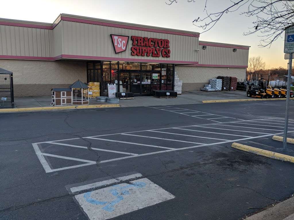 Tractor Supply Co. | 104 Commercial Park Dr SW, Concord, NC 28027 | Phone: (704) 782-2462