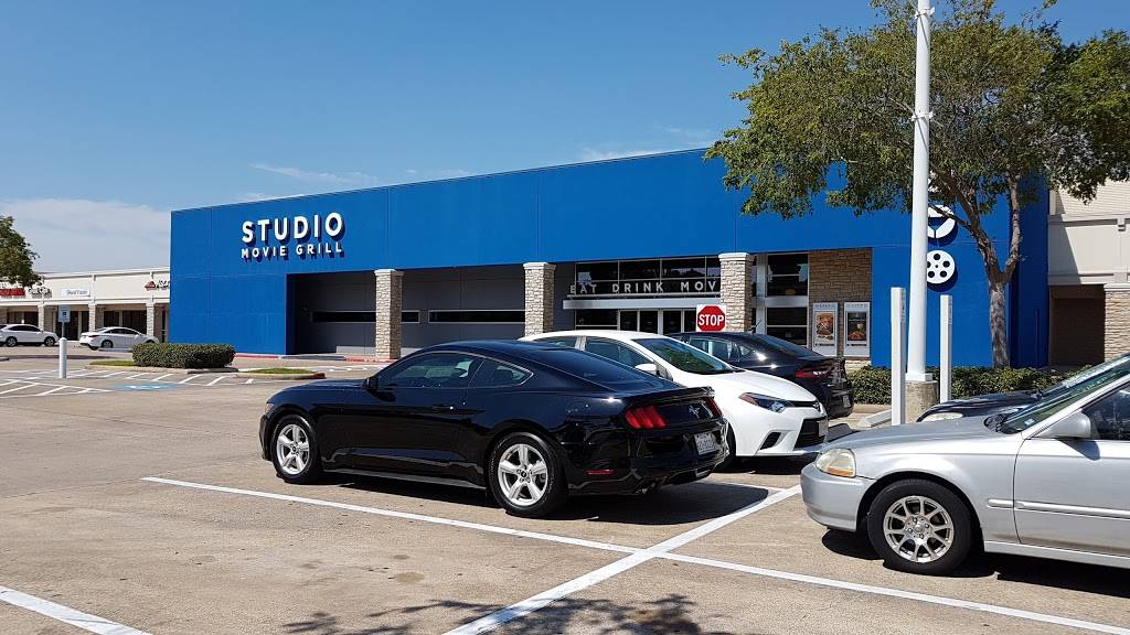 Studio Movie Grill | 8580 Hwy 6, Houston, TX 77095 | Phone: (346) 299-6455