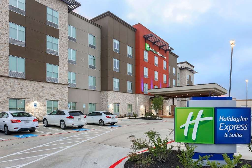 Holiday Inn Express & Suites Houston - Hobby Airport Area | 9185 Gulf Fwy, Houston, TX 77017, USA | Phone: (713) 944-4120