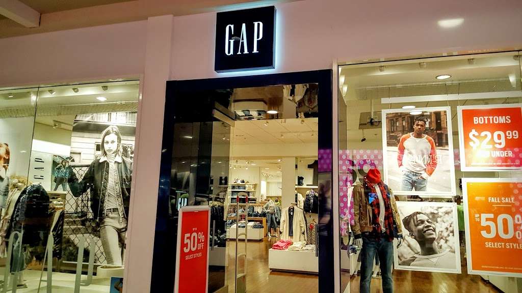 Gap | 6020 E 82nd St, Indianapolis, IN 46250, USA | Phone: (317) 842-1261