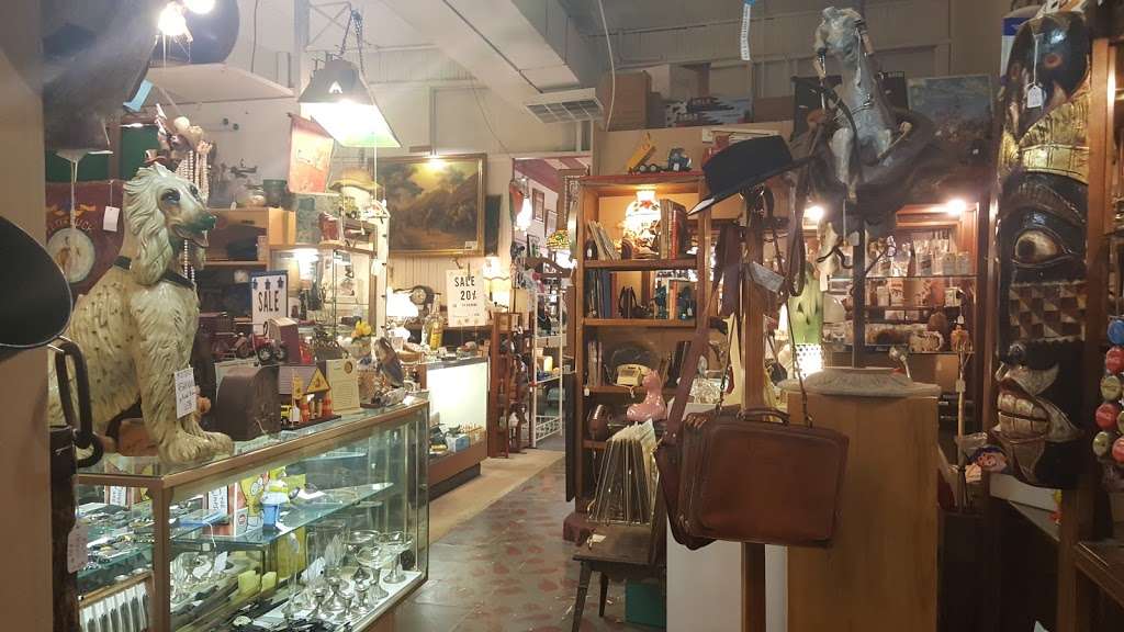 Elgin Antiques & Uniques | 207 E Chicago St, Elgin, IL 60120, USA | Phone: (847) 606-6284