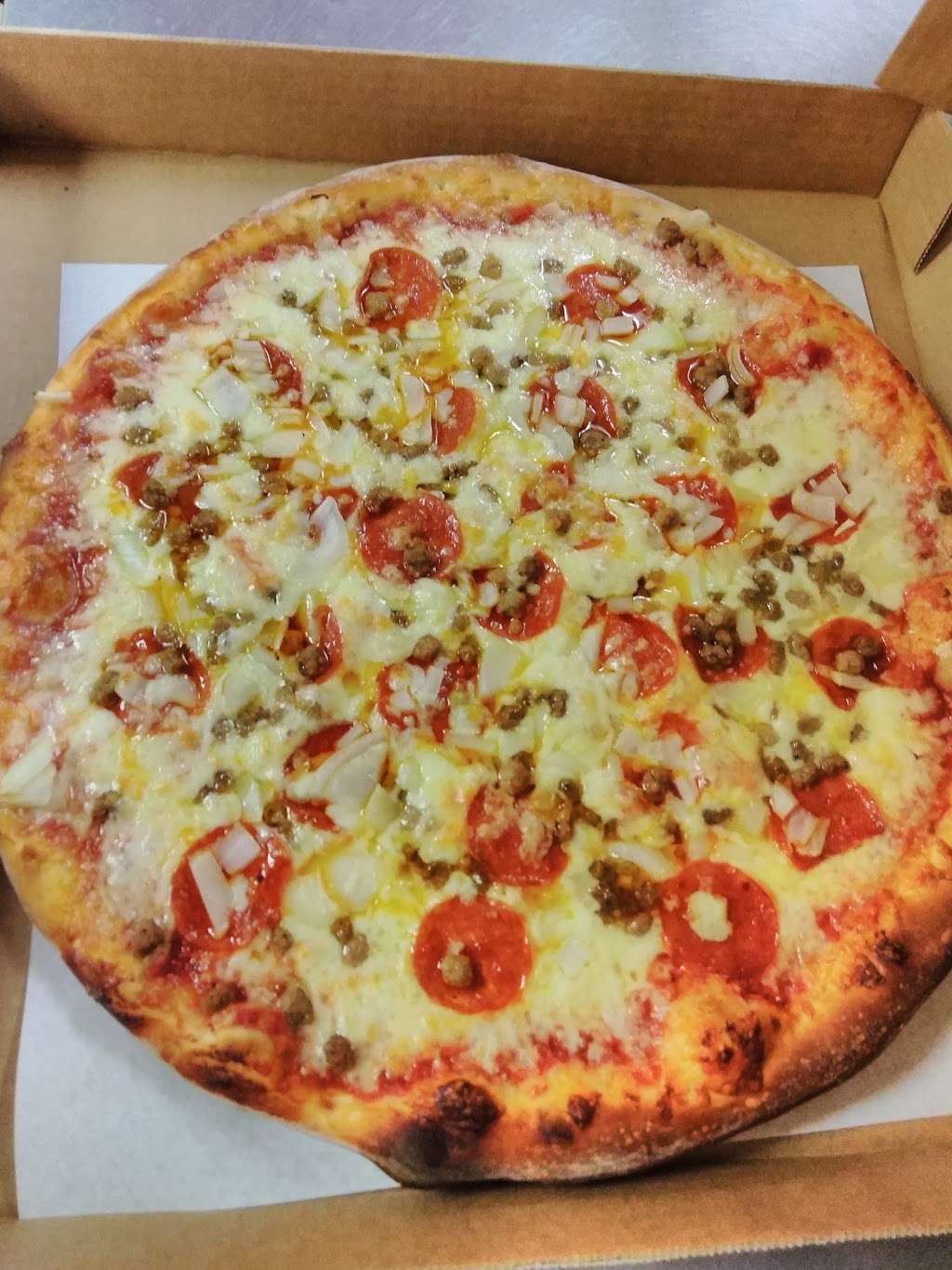 New London Pizza - Wyoming Ave | 500 E Wyoming Ave, Philadelphia, PA 19120, USA | Phone: (215) 324-0444