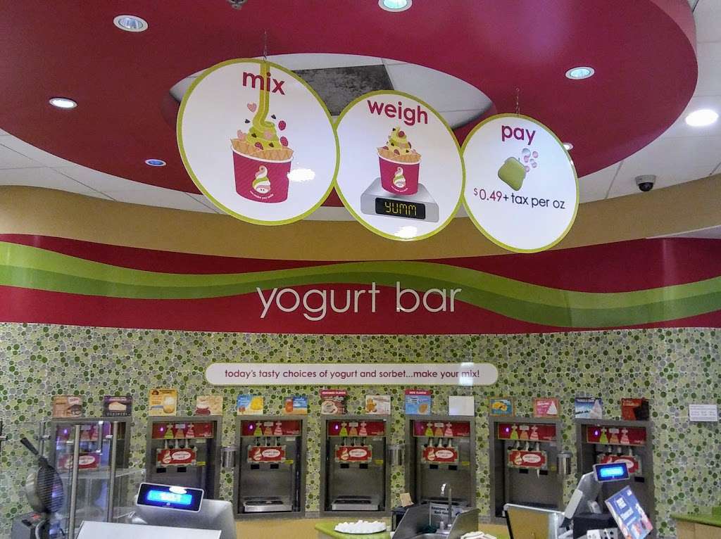 Menchies Frozen Yogurt | 16645 Sierra Lakes Pkwy, Fontana, CA 92336, USA | Phone: (909) 854-3605