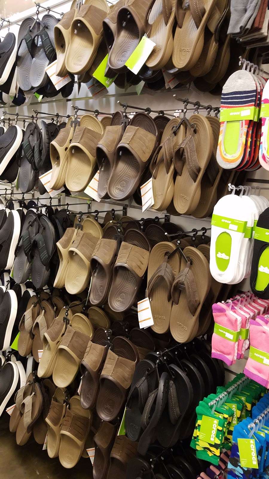 Crocs | 80 Premium Outlets Blvd, Merrimack, NH 03054, USA | Phone: (603) 429-9800