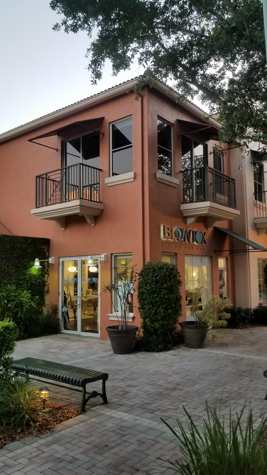 Blowtox - A Blow Dry Bar | 4580 PGA Boulevard STE 101, Palm Beach Gardens, FL 33418, USA | Phone: (561) 622-1177