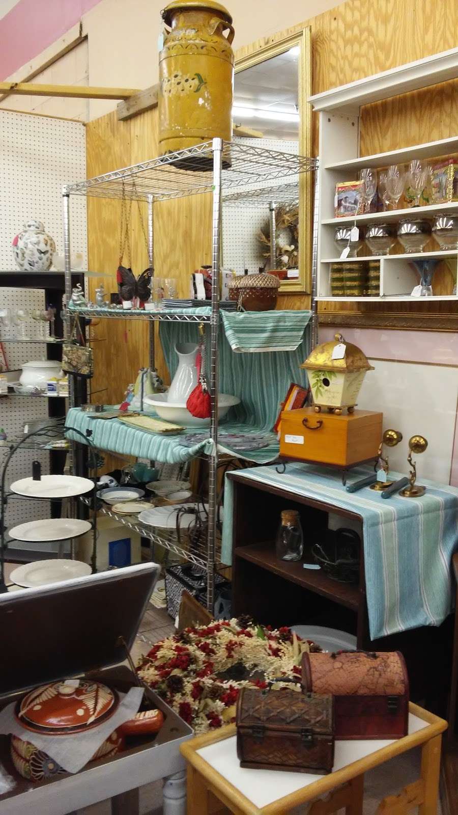 Wildwood Antique Mall of Wildwood | 364 Shopping Center Dr, Wildwood, FL 34785, USA | Phone: (352) 330-2800