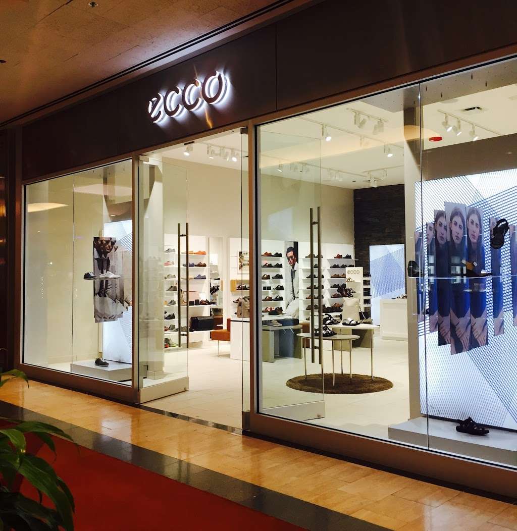 ECCO | 835 N Michigan Ave, Chicago, IL 60611, USA | Phone: (603) 305-9879