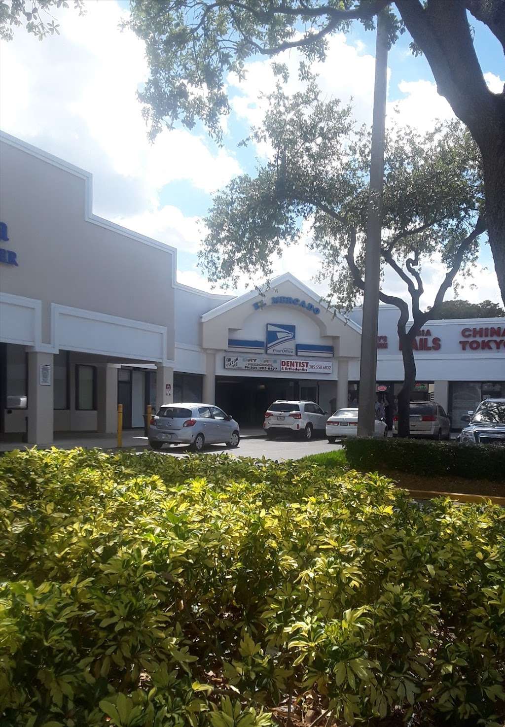 El Mercado Shopping Center | 2402 W 60th St, Hialeah, FL 33016, USA | Phone: (305) 979-4834