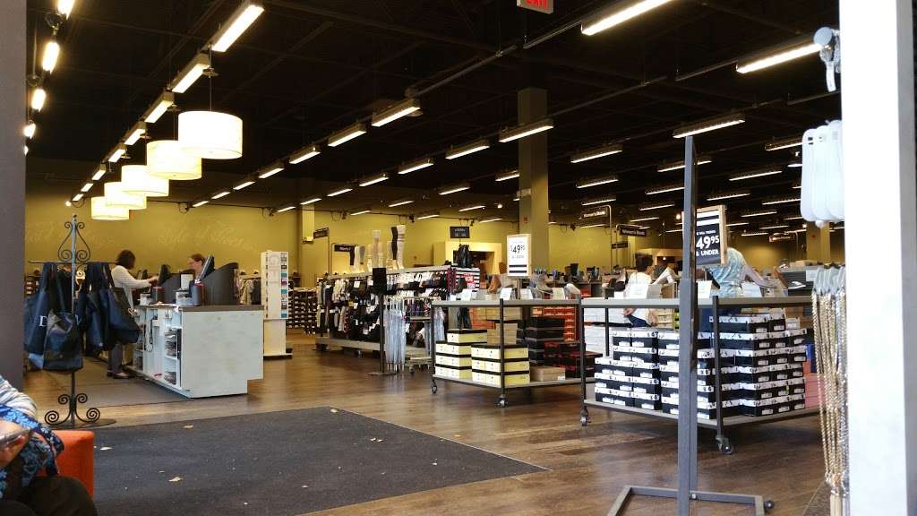 DSW Designer Shoe Warehouse | THE PROMENADE, 635 E Boughton Rd, Bolingbrook, IL 60440 | Phone: (630) 783-0272