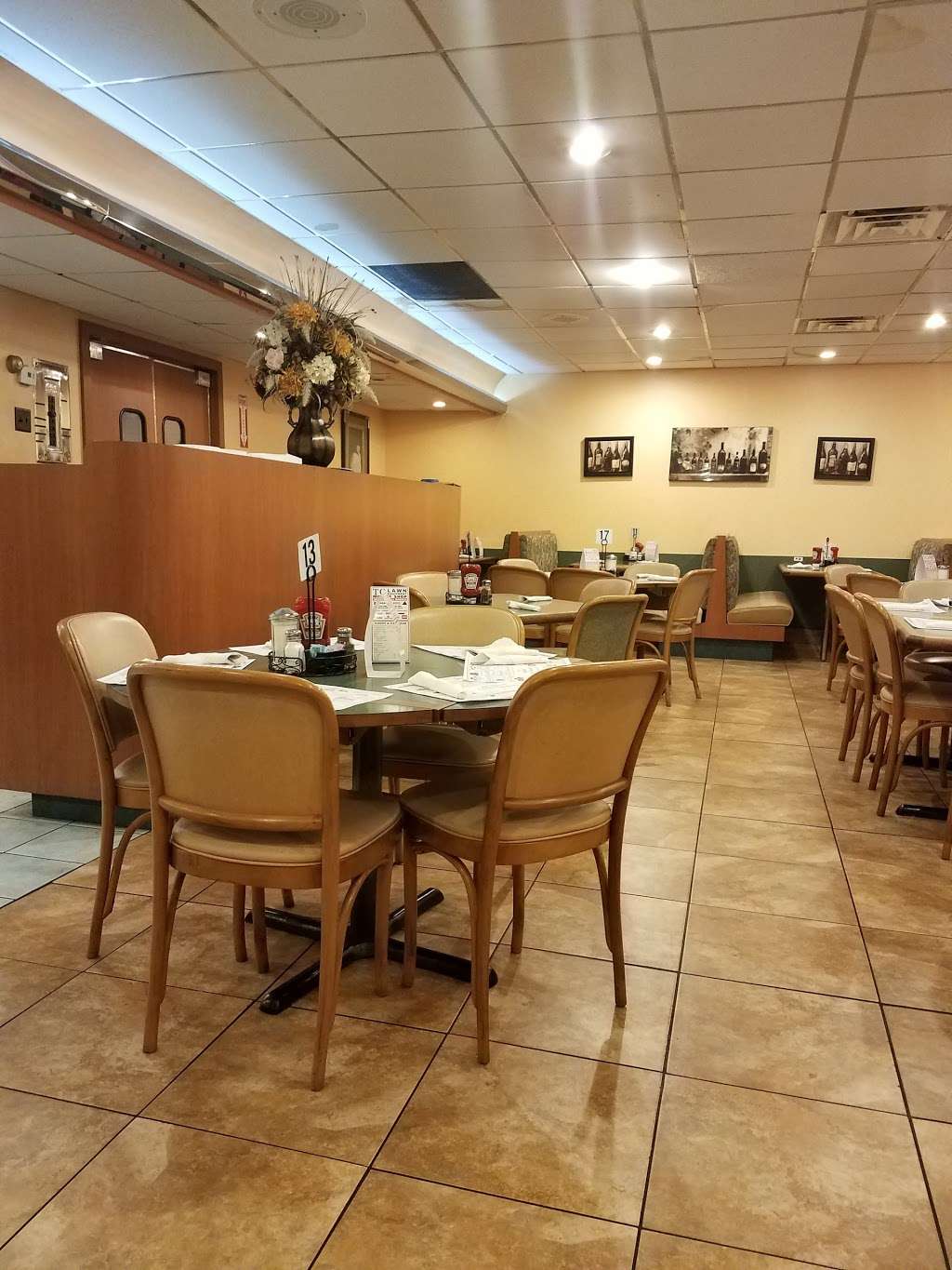 Michaels Restaurant | 1211 Benjamin Franklin Hwy, Douglassville, PA 19518, USA | Phone: (610) 385-3017