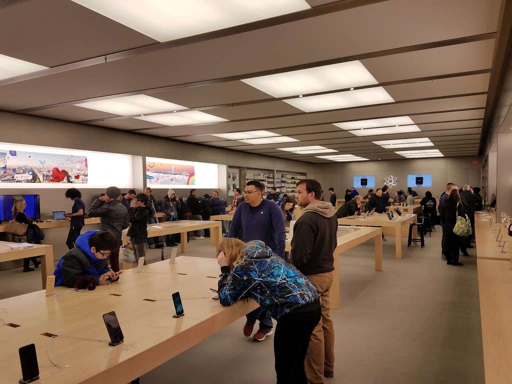 Apple Lehigh Valley | 250 Lehigh Valley Mall, Whitehall, PA 18052, USA | Phone: (610) 266-4860