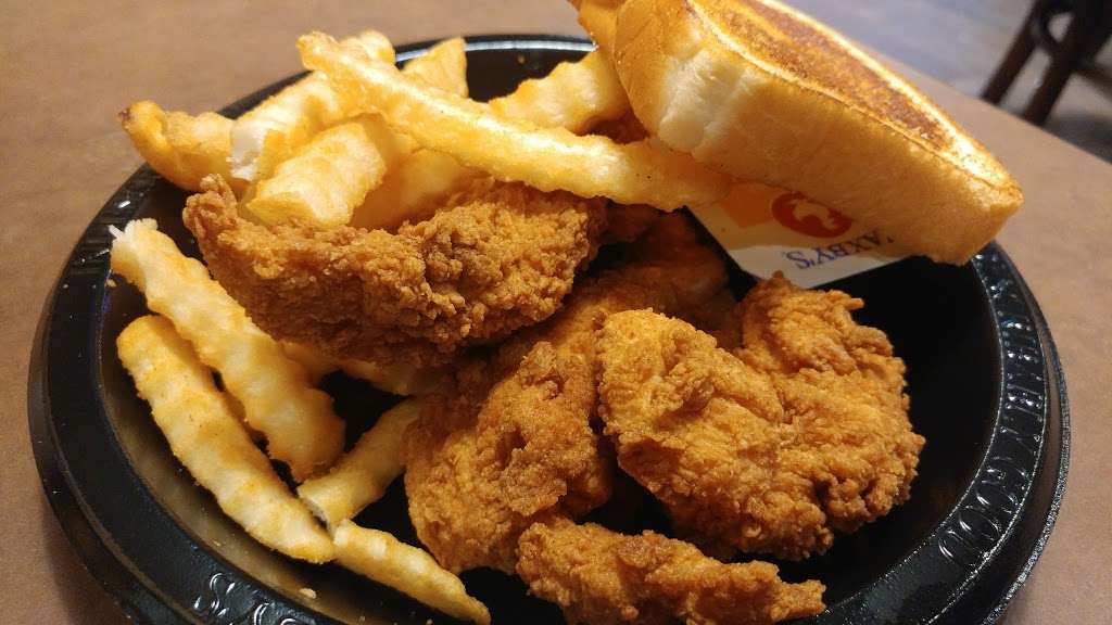 Zaxbys Chicken Fingers & Buffalo Wings | 9500 W 135th St, Overland Park, KS 66221, USA | Phone: (913) 538-4131