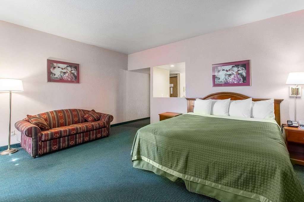 San Bernardino Inn And Suites | 2000 Ostrems Way, San Bernardino, CA 92407, USA | Phone: (909) 880-8425