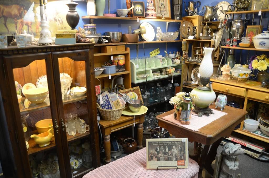 Monona Antique Mini Mall | 4601 Monona Dr, Madison, WI 53716, USA | Phone: (608) 333-7812