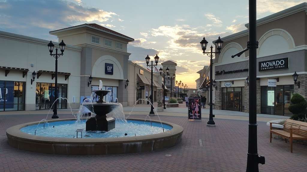 Charlotte Premium Outlets | 5404 New Fashion Way, Charlotte, NC 28278, USA | Phone: (704) 523-8865