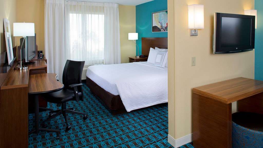 Fairfield Inn & Suites by Marriott Orlando Lake Buena Vista in t | 8615 Vineland Ave, Orlando, FL 32821, USA | Phone: (407) 938-9001