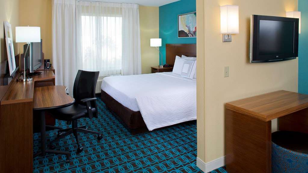 Fairfield Inn & Suites by Marriott Orlando Lake Buena Vista in t | 8615 Vineland Ave, Orlando, FL 32821 | Phone: (407) 938-9001