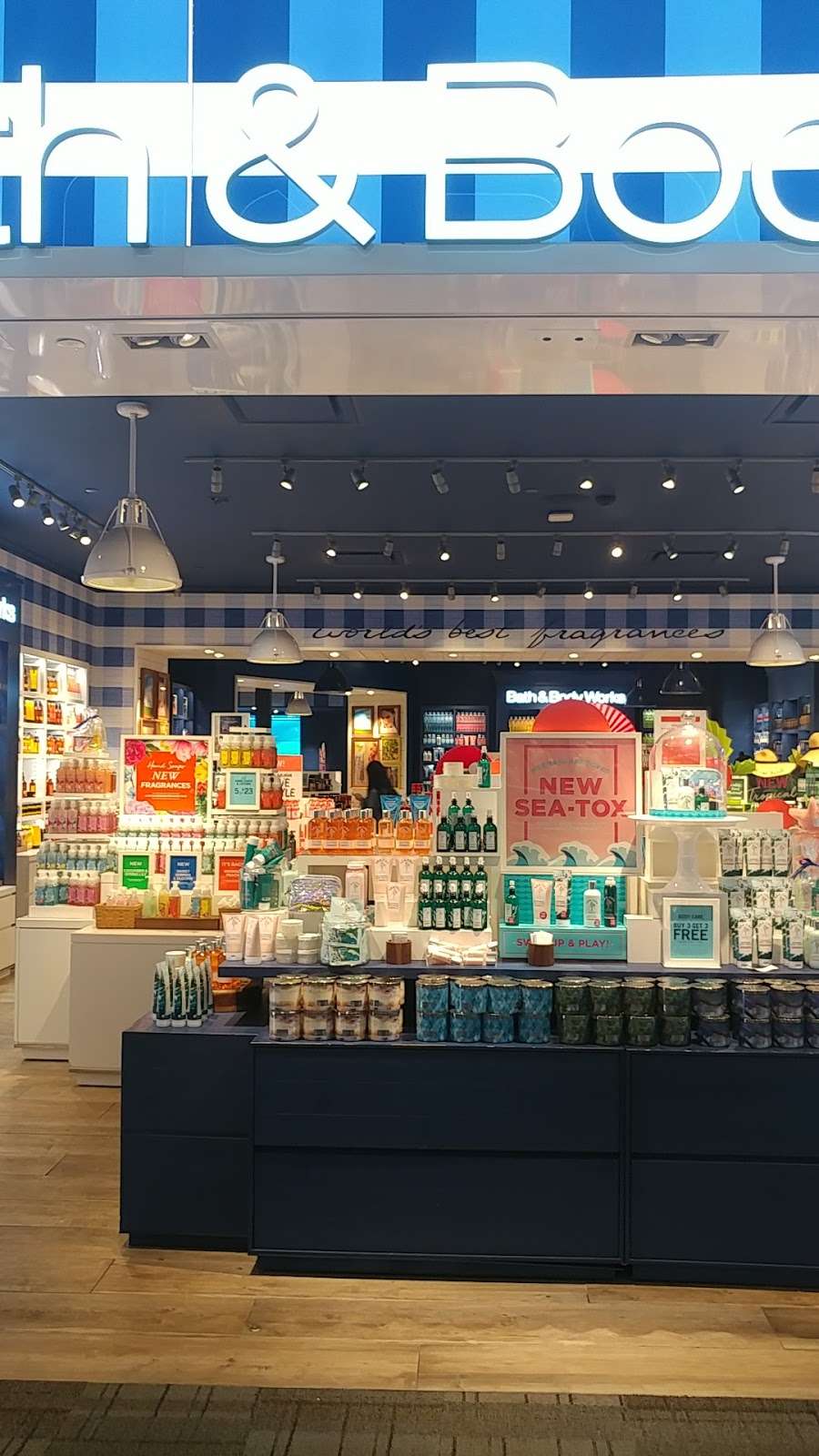 Bath & Body Works | 2134 Montebello Town Center, Montebello, CA 90640, USA | Phone: (323) 887-2874