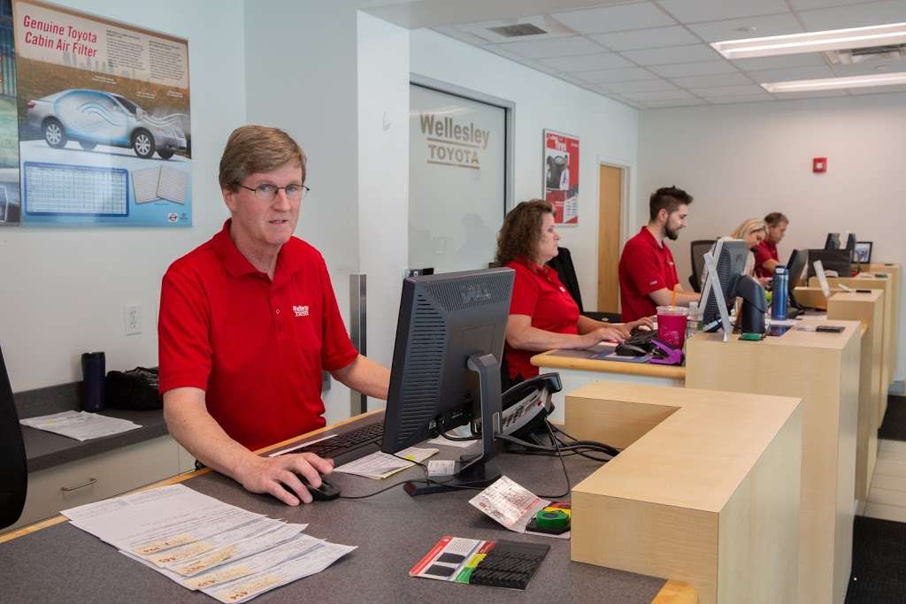 Wellesley Toyota Service Department | 234 Worcester St, Wellesley, MA 02481, USA | Phone: (781) 239-6700