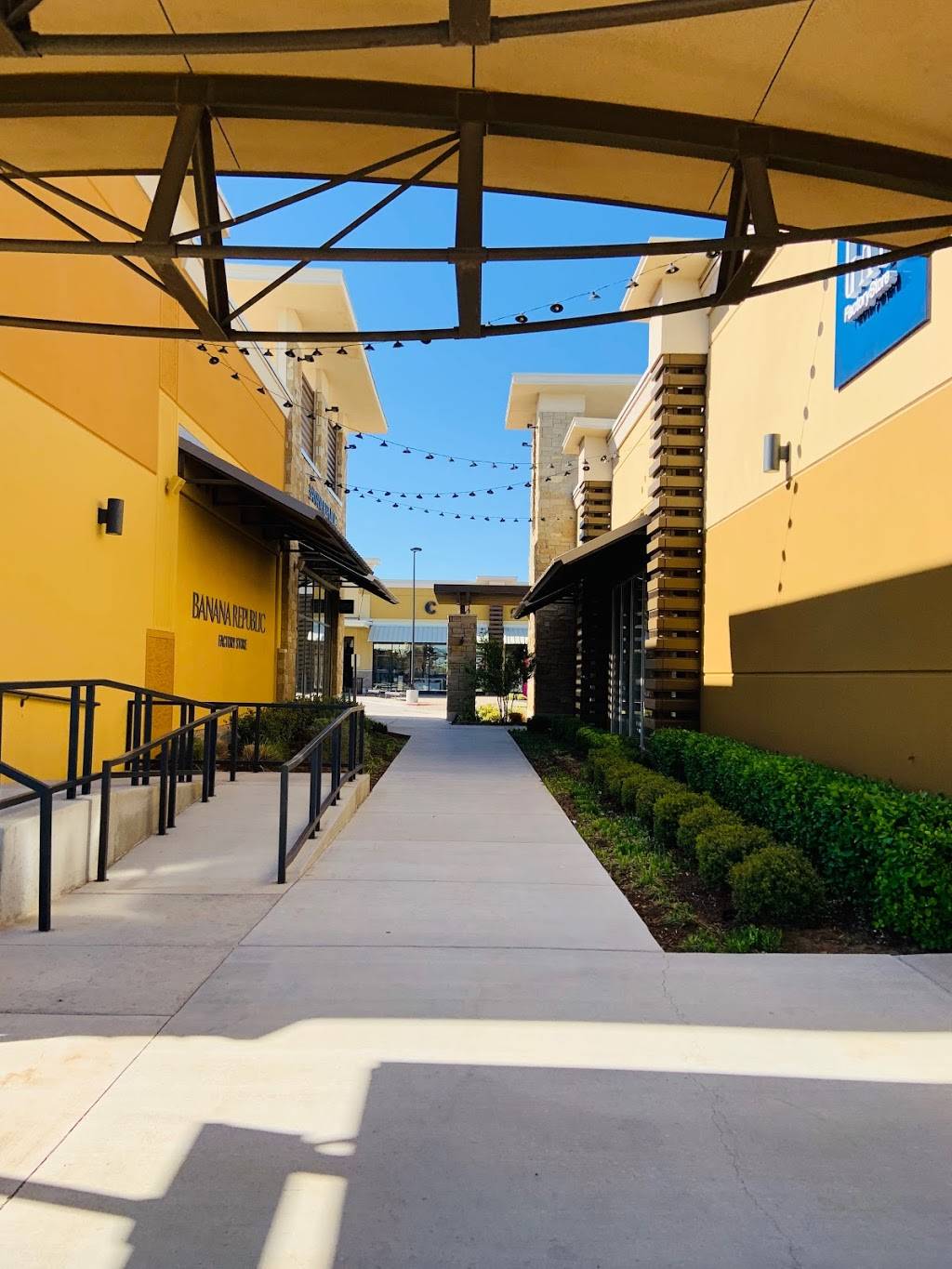 Banana Republic Factory Store 2910 W Loop 289 SUITE 305, Lubbock, TX