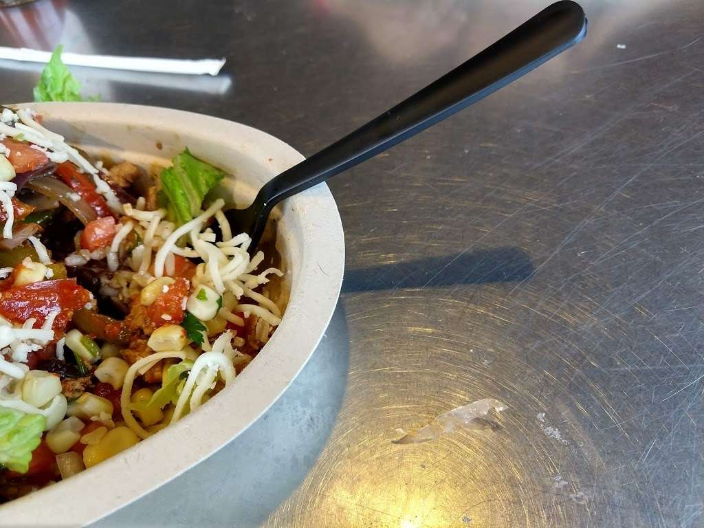 Chipotle Mexican Grill | 323 W Main St, Freehold, NJ 07728, USA | Phone: (732) 358-7721