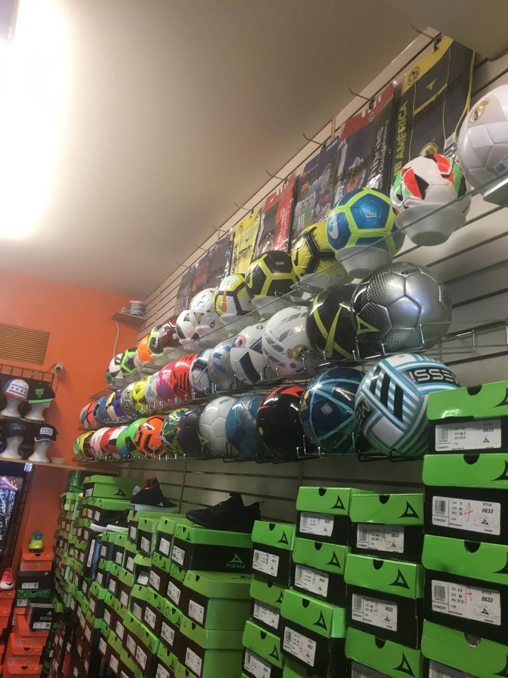 Deportes Gol A Gol | 3615 W Lawrence Ave, Chicago, IL 60625, USA | Phone: (872) 806-2563