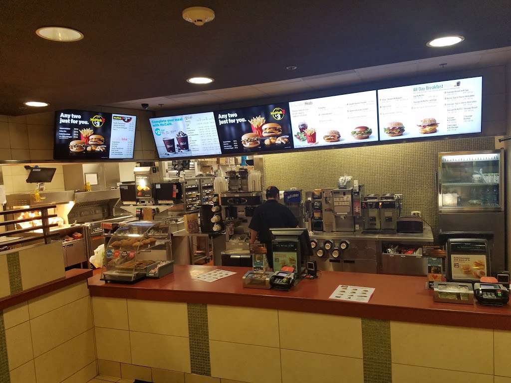 McDonalds | 190 Hansen Blvd, North Aurora, IL 60542 | Phone: (630) 907-9401